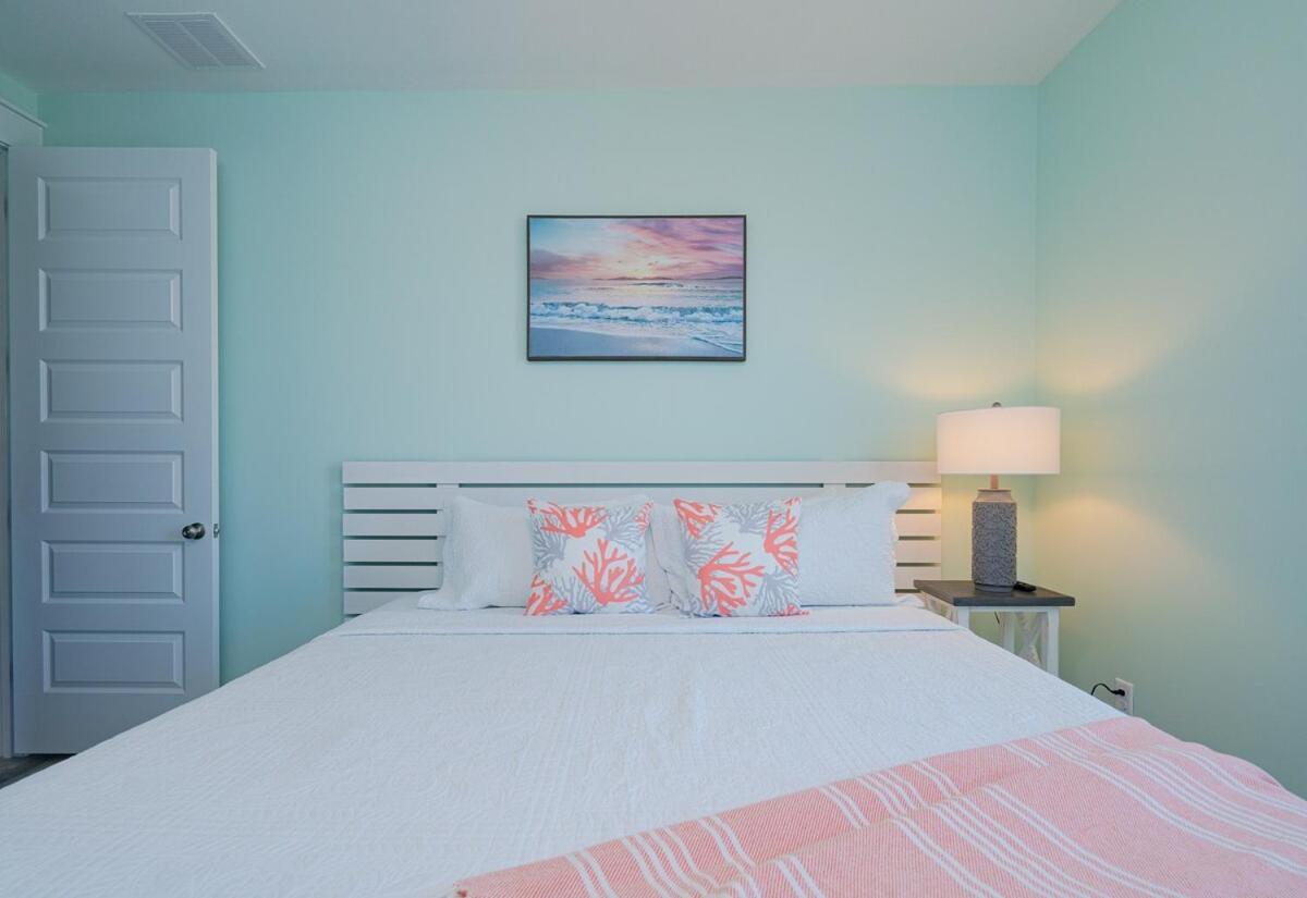 Brand New, Steps To Beach, Gulf Views, Heated Pool *