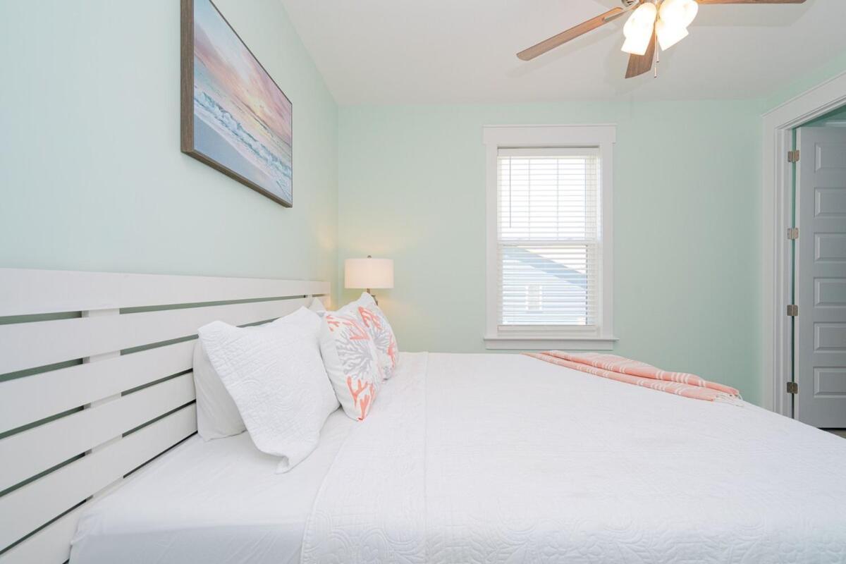 Brand New, Steps To Beach, Gulf Views, Heated Pool *