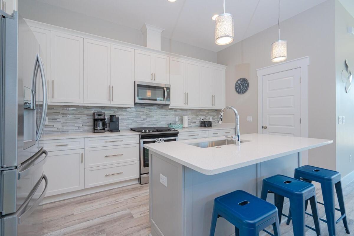 Brand New, Steps To Beach, Gulf Views, Heated Pool Holiday home