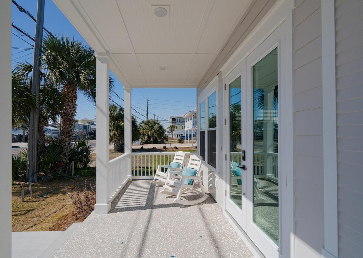 Brand New, Steps To Beach, Gulf Views, Heated Pool Holiday home *