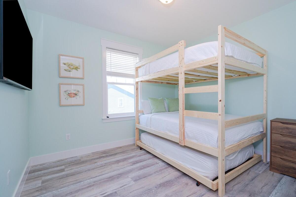 Holiday home Brand New, Steps To Beach, Gulf Views, Heated Pool