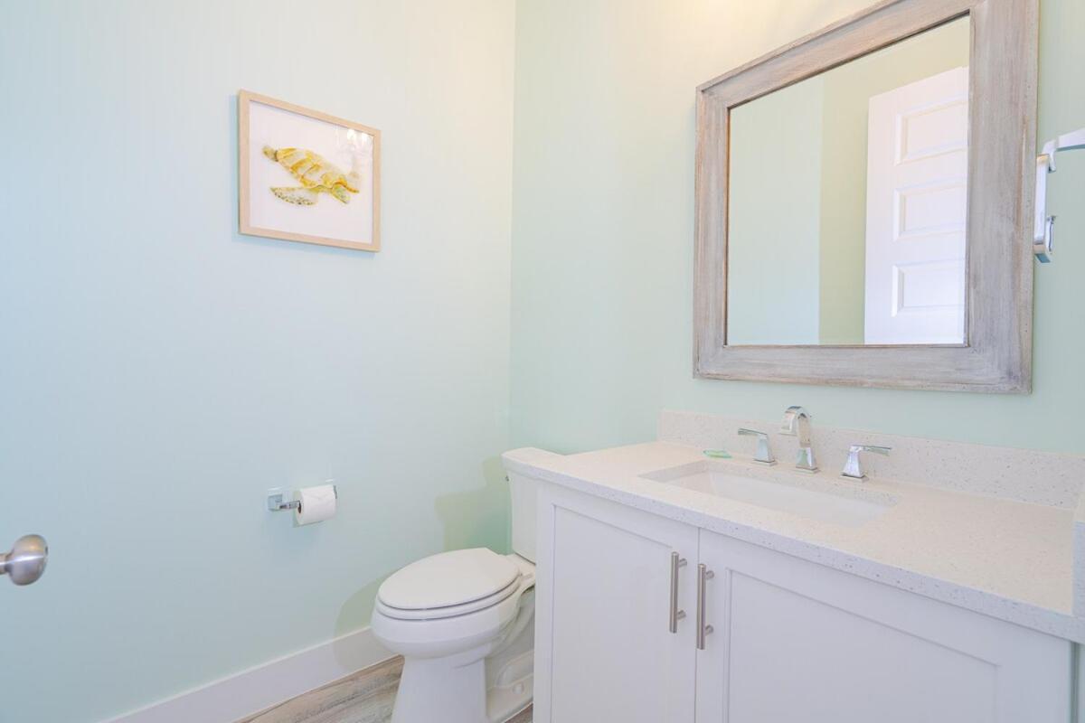 Holiday home Brand New, Steps To Beach, Gulf Views, Heated Pool